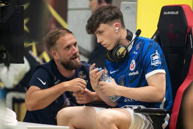 Grand Final der Virtual Bundesliga 2023 Henning Wilmbusse (FCH_Henning, Hansa Rostock) Grand Final der Virtual Bundesliga 2023, Koeln, Strassenkickerbase, 10.06.2023