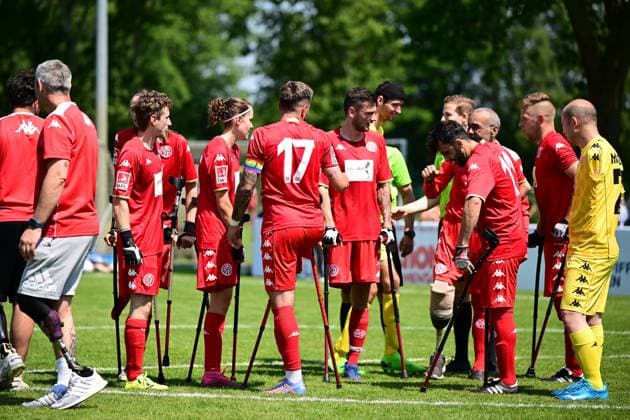 Sportart I Mixed I Saison 2022 2023 I Amputierten-Fußball Bundesliga I 3. Spieltag I Verschiedenes I 10.06.2023 Die Mannschaft des 1. FSV Mainz 05 steht zusammen Hamburg Paul-Hauenschild-Sportanlage Schleswig-Holstein Deutschland