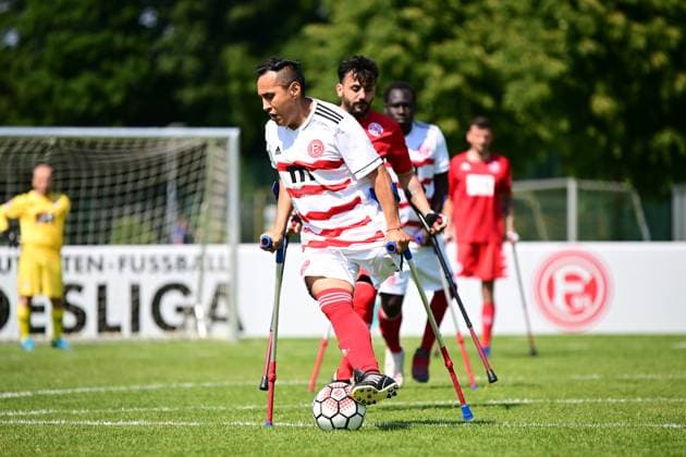 Sportart I Mixed I Saison 2022 2023 I Amputierten-Fußball Bundesliga I 3. Spieltag I 1.FSV Mainz 05 - Fortuna Düsseldorf I 10.06.2023 Unkannt (11, Fortuna Düsseldorf) vor Emrah Akdemir (11, 1. FSV Mainz 05) Hamburg Paul-Hauenschild-Sportanlage Schleswig-Holstein Deutschland