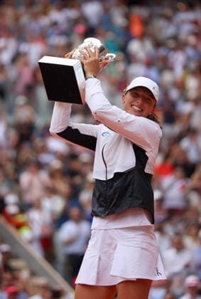 Mandatory Credit: Photo by Ella Ling Shutterstock (13949287aw) Iga Swiatek of Poland celebrates with the trophy French Open Tennis, Day 14, Roland Garros, Paris, France - 10 June 2023 French Open Tennis, Day 14, Roland Garros, Paris, France - 10 June 2023  Copyright: xEllaxLing Shutterstockx 13949287aw