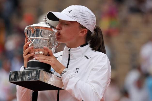 Top-seeded Iga Swiatek of Poland hold her trophy after winning her finals match against Karolina Muchova of the Czech Republic at the French Tennis Open in Paris, France, on Saturday, June 10, 2023. Swiatek won the open 6-2, 5-7, 6-4.  PAR20230610142 MAYAxVIDON-WHITE