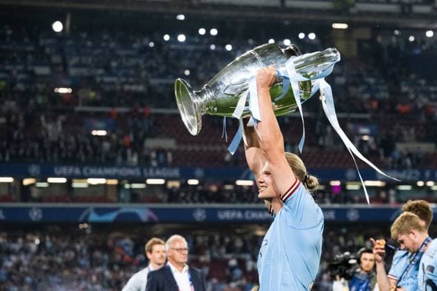 230610 Erling Braut Haaland of Manchester City celebrates with the trophy after the UEFA Champions League football match between Manchester City and Inter on June 10, 2023 in Istanbul. Photo: Jon Olav Nesvold BILDBYRAN COP 217 JE0065 fotboll football soccer fotball champions league manchester city inter bbeng final jubel Copyright: JONxOLAVxNESVOLD BB230610JE111
