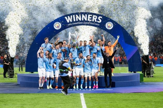 230610 Players of Manchester City celebrate with the trophy after the UEFA Champions League football match between Manchester City and Inter on June 10, 2023 in Istanbul. Photo: Jon Olav Nesvold BILDBYRAN COP 217 JE0065 fotboll football soccer fotball champions league manchester city inter bbeng final jubel Copyright: JONxOLAVxNESVOLD BB230610JE112