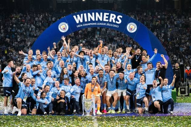 230610 Players of Manchester City celebrate with the trophy after the UEFA Champions League football match between Manchester City and Inter on June 10, 2023 in Istanbul. Photo: Jon Olav Nesvold BILDBYRAN COP 217 JE0065 fotboll football soccer fotball champions league manchester city inter bbeng final jubel Copyright: JONxOLAVxNESVOLD BB230610JE113