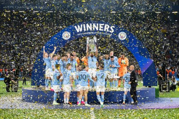 230610 Players of Manchester City celebrate with the trophy after the UEFA Champions League football match between Manchester City and Inter on June 10, 2023 in Istanbul. Photo: Jon Olav Nesvold BILDBYRAN COP 217 JE0065 fotboll football soccer fotball champions league manchester city inter bbeng final jubel Copyright: JONxOLAVxNESVOLD BB230610JE114