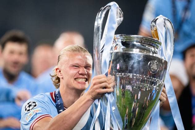 230610 Erling Braut Haaland of Manchester City celebrates with the trophy after the UEFA Champions League football match between Manchester City and Inter on June 10, 2023 in Istanbul. Photo: Jon Olav Nesvold BILDBYRAN COP 217 JE0065 fotboll football soccer fotball champions league manchester city inter bbeng final jubel Copyright: JONxOLAVxNESVOLD BB230610JE117