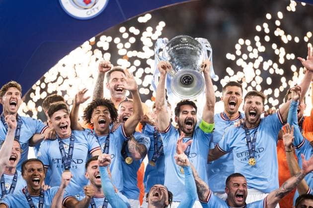 230610 Players of Manchester City celebrate with the trophy after the UEFA Champions League football match between Manchester City and Inter on June 10, 2023 in Istanbul. Photo: Jon Olav Nesvold BILDBYRAN COP 217 JE0065 fotboll football soccer fotball champions league manchester city inter bbeng final jubel Copyright: JONxOLAVxNESVOLD BB230610JE118