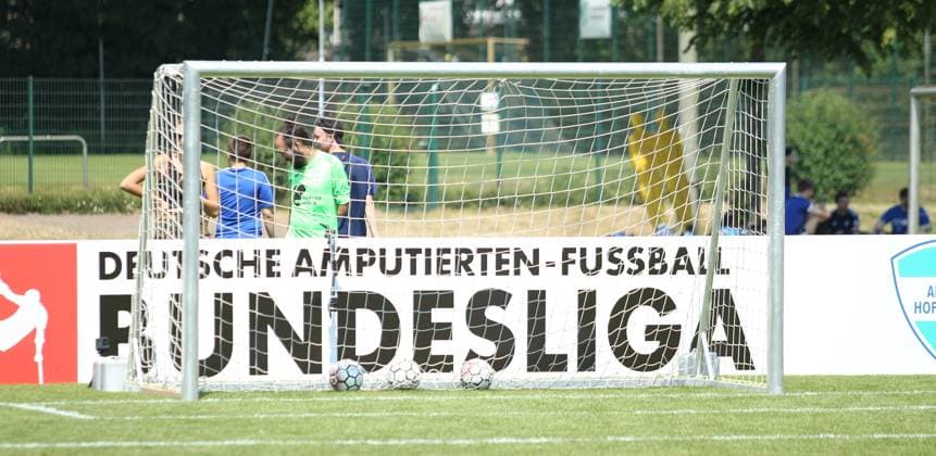 Deutsche Amputierten-Fußball Bundesliga, Dritter Spieltag auf der Paul-Hauenschild-Anlage des HSV. SG Nord-Ost - Anpfiff Hoffenheim. Symbolbild Symbolfoto Amputierten-Fußball. Norderstedt Schleswig-Holstein