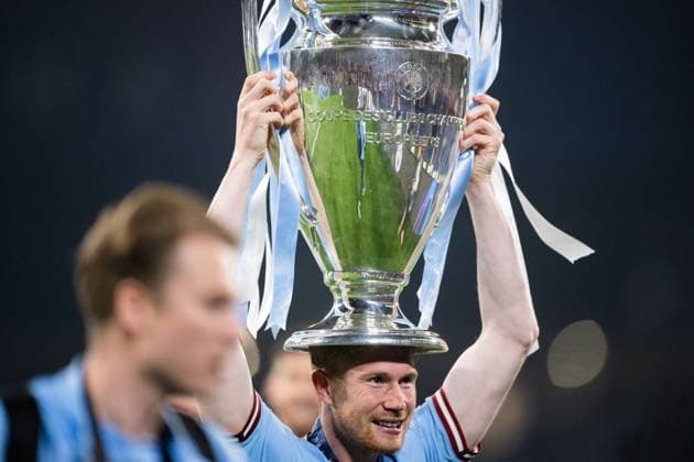 Sport Bilder des Tages 230610 Kevin De Bruyne of Manchester City celebrates with the trophy after the UEFA Champions League football match between Manchester City and Inter on June 10, 2023 in Istanbul. Photo: Jon Olav Nesvold BILDBYRAN COP 217 JE0065 fotboll football soccer fotball champions league manchester city inter bbeng final jubel Copyright: JONxOLAVxNESVOLD BB230610JE123