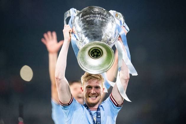 230610 Kevin De Bruyne of Manchester City celebrates with the trophy after the UEFA Champions League football match between Manchester City and Inter on June 10, 2023 in Istanbul. Photo: Jon Olav Nesvold BILDBYRAN COP 217 JE0065 fotboll football soccer fotball champions league manchester city inter bbeng final jubel Copyright: JONxOLAVxNESVOLD BB230610JE124