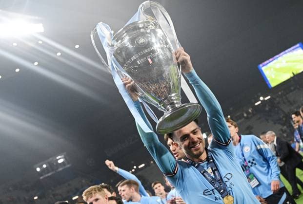 Turkey Soccer Champions League Manchester City - Inter 8453058 11.06.2023 Manchester City s Jack Grealish holds the trophy during the awarding ceremony after the UEFA Champions League final soccer match between Manchester City and Inter Milan at Ataturk Olympic stadium, in Istanbul, Turkey. Alexey Filippov Sputnik Istanbul Turkey  Copyright: xAlexeyxFilippovx
