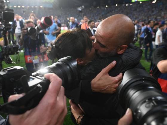 Josep Guardiola kisses his wife after the football match between Manchester City and FC Internazionale Milano, Champions League final, held at the Ataturk Olympic Stadium in Istanbul, Saturday, June 10, 2023 Istanbul Copyright: xRazvanxPasarica SPORTxPICTURESx