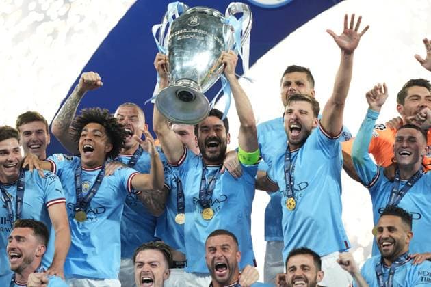 The 2023 UEFA Champions League Final match between Manchester City and Internazionale Milano The Manchester City squad celebrate winning the UEFA Champions League Final match between Manchester City and Internazionale Milano, at Atatürk Olympic Stadium on June 10, 2023 in Istanbul, Turkey. Istanbul Atatürk Olympic Stadium BaÅüakÅüehir Turkey Copyright: xAlexandraxFechetex DSC04580