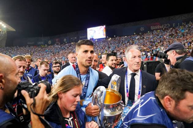 Istanbul, Turkey, 10th June 2023: Rodri (16 Manchester City) celebrates the victory with the trophy during the UEFA Champions League Final between Manchester City FC and FC Internazionale at Atatürk Olympic Stadium in Istanbul, Turkey. (Daniela Porcelli SPP) Copyright: xDanielaxPorcellix xSPPx spp-en-DaPoSp-20230611-DSC06220