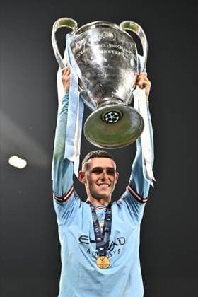 ISTANBUL, TURKEY - JUNE 10: Phil Foden of Manchester City FC celebrates with the trophy after the UEFA Champions League 2022 23 final match between FC Internazionale and Manchester City FC at Atatuerk Olympic Stadium on June 10, 2023 in Istanbul, FC Internazionale v Manchester City FC - UEFA Champions League Final 2022 23 Copyright: xSebastianxFrejx