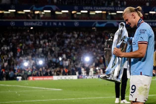 230610 Erling Braut Haaland of Manchester City celebrates with the trophy after the UEFA Champions League football match between Manchester City and Inter on June 10, 2023 in Istanbul. Photo: Jon Olav Nesvold BILDBYRAN COP 217 JE0065 fotboll football soccer fotball champions league manchester city inter bbeng final jubel Copyright: JONxOLAVxNESVOLD BB230610JE197