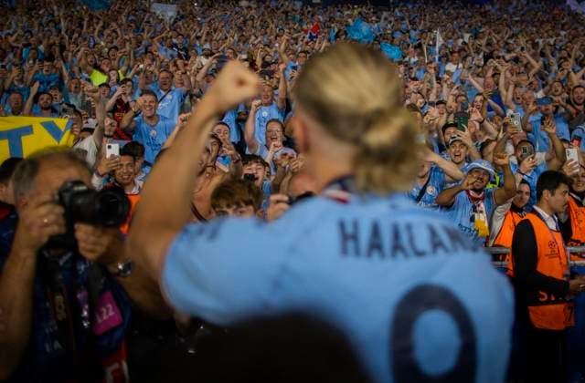Istanbul, Turkey. 10th Jun 2023. Erling Haaland (City) feiert mit Fans Manchester City - Inter Mailand UEFA Champions League Final 10.06.2023