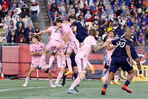FOXBOROUGH, MA - JUNE 10: New England Revolution midfielder Matt Polster (8) watches his header beat Inter Miami CF goalkeeper Drake Callender (1) during a match between the New England Revolution and Inter Miami CF on June 10, 2023, at Gillette Stadium in Foxborough, Massachusetts. (Photo by Fred Kfoury III Icon Sportswire) SOCCER: JUN 10 MLS, Fussball Herren, USA - New England Revolution vs Inter Miami CF EDITORIAL USE ONLY Icon482230610020
