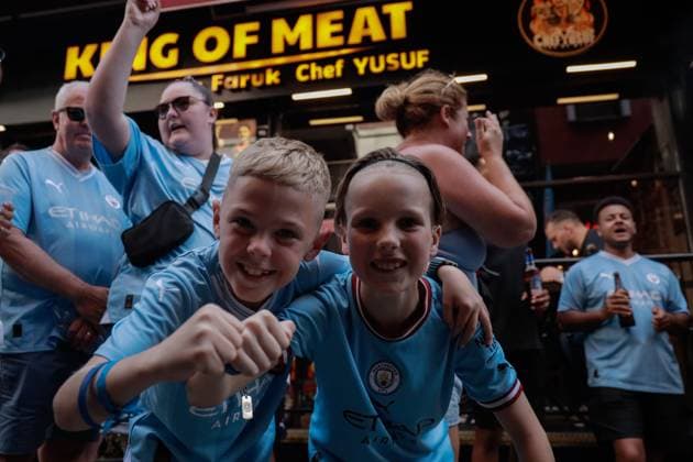 June 10, 2023, Istanbul, Istanbul, Turkey: Manchester City fans gather in Taksim ahead of the UEFA Champions League 2022 23 final match between FC Internazionale and Manchester City FC at Atatuerk Olympic Stadium Istanbul Turkey - ZUMAa215 0259460962st Copyright: xShadyxAlassarx