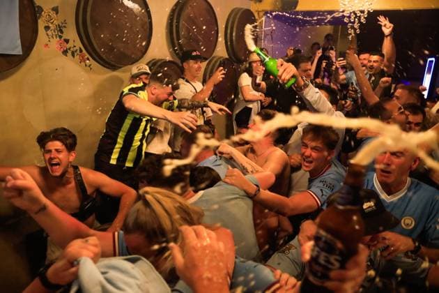 June 10, 2023, Istanbul, Istanbul, Turkey: Manchester City fans react as they watch the match in a bar in Taksim during the UEFA Champions League 2022 23 final match between FC Internazionale and Manchester City FC at Atatuerk Olympic Stadium Istanbul Turkey - ZUMAa215 0259461022st Copyright: xShadyxAlassarx