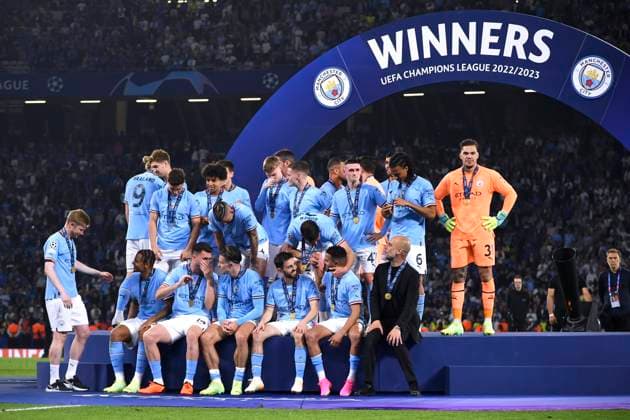 GUARDIOLA Josep Trainer Team Manchester City bei der Siegerehrung mit seiner Mannschaft UEFA Championsleague Finale 2023 in Istanbul Spiel Manchester City - Inter Mailand 1 : 0 am 10.Juni 2023 in Istanbul DFL REGULATIONS PROHIBIT ANY USE OF PHOTOGRAPHS as IMAGE SEQUENCES and or QUASI-VIDEO Copyright: xLacixPerenyix