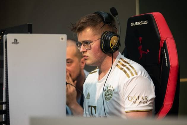 Grand Final der Virtual Bundesliga 2023 Niklas Rank (NiklasRank, FC Bayern) Grand Final der Virtual Bundesliga 2023, Koeln, Strassenkickerbase, 10.06.2023