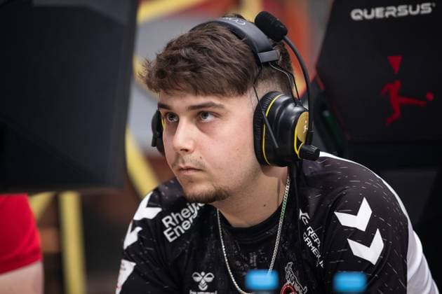 Grand Final der Virtual Bundesliga 2023 Denis Mueller (Denis, 1.FC Koeln) Grand Final der Virtual Bundesliga 2023, Koeln, Strassenkickerbase, 10.06.2023