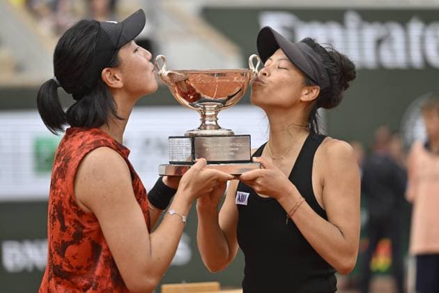 Tennis : Roland Garros 2023 - France - Wang Xinyu Su wei Hsieh gagnent le double dames Tennis : Roland Garros 2023 - France - 11 06 23 ChrysleneCaillaud Panoramic 