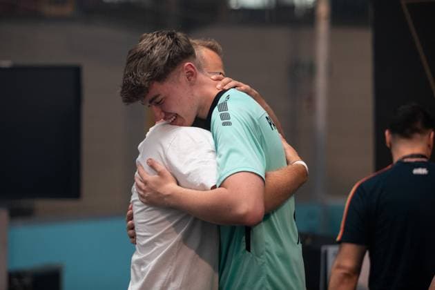 Grand Final der Virtual Bundesliga 2023 Jonas Wirth (Jonny, SC Paderborn 07) jubelt nach dem Comeback gegen Umut Gueltekin (RBLZ_Umut, RB Leipzig) Grand Final der Virtual Bundesliga 2023, Koeln, Strassenkickerbase, 10.06.2023