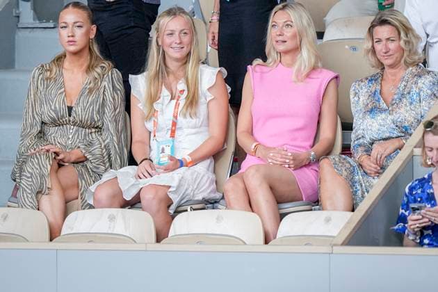 French Open, Roland Garros finale: Casper Ruud - Novak Djokovic Paris, Frankrike 20230611. Casper Ruud sin mor Lele Ruud (t.h.) og kjaereste Maria Galligani pa tribunen under finalen i tennis i Roland-Garros-turneringen mellom Casper Ruud og Novak Djokovic fra Serbia. Foto: Beate Oma Dahle NTB Paris Frankrike EDITORIAL USE ONLY. RESTRICTED USE FOR BETTING COMPANIES Ref:_SPO_BNC68sPIaOeOOI.jpg  Copyright: xBeatexOmaxDahlex xNTBx