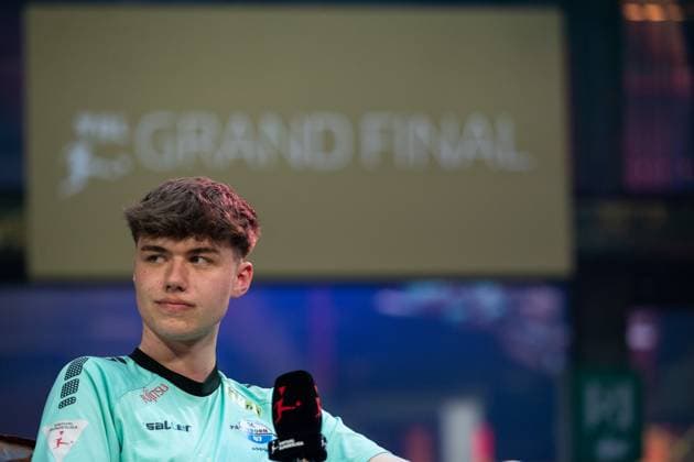 Grand Final der Virtual Bundesliga 2023 Jonas Wirth (Jonny, SC Paderborn 07) beim Interview Grand Final der Virtual Bundesliga 2023, Koeln, Strassenkickerbase, 10.06.2023
