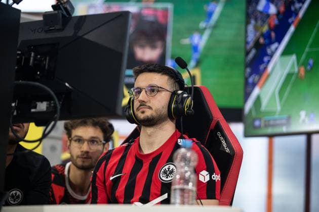 Grand Final der Virtual Bundesliga 2023 Antonio Radelja (AntonioRadelja, Eintracht Franfurt) Grand Final der Virtual Bundesliga 2023, Koeln, Strassenkickerbase, 10.06.2023
