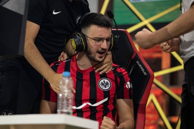 Grand Final der Virtual Bundesliga 2023 Antonio Radelja (AntonioRadelja, Eintracht Franfurt) Grand Final der Virtual Bundesliga 2023, Koeln, Strassenkickerbase, 10.06.2023