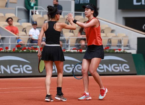 (230611) -- PARIS, June 11, 2023 -- Wang Xinyu (R) of China Hsieh Su-Wei of Chinese Taipei celebrate during the women s doubles final against Leylah Fernandez of Canada Taylor Townsend of the United States at the French Open tennis tournament at Roland Garros in Paris, France, June 11, 2023. ) (SP)FRANCE-PARIS-TENNIS-ROLAND GARROS-FRENCH OPEN-WOMEN S DOUBLES GaoxJing 