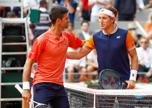 Novak Djokovic und Casper Ruud posen fuer ein Foto, Finale, Endspiel Copyright: xJuergenxHasenkopfx