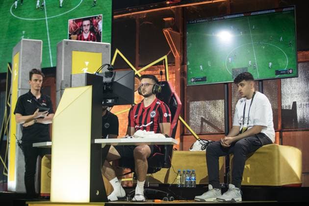 Grand Final der Virtual Bundesliga 2023 Antonio Radelja (AntonioRadelja, Eintracht Franfurt) Grand Final der Virtual Bundesliga 2023, Koeln, Strassenkickerbase, 10.06.2023
