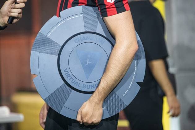 Grand Final der Virtual Bundesliga 2023 Antonio Radelja (AntonioRadelja, Eintracht Franfurt) mit Meisterschale der Grand Final der Virtual Bundesliga 2023 Grand Final der Virtual Bundesliga 2023, Koeln, Strassenkickerbase, 10.06.2023