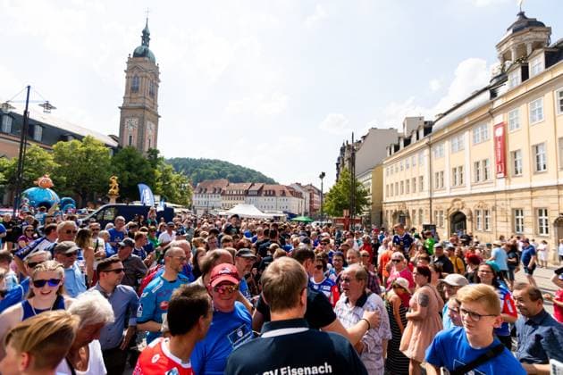 10.06.2023, GER, Handball, 2.BL, Saison 22 23, Maenner, Aufstiegsfeier ThSV Eisenach in die 1.Bundesliga zeigt Impressionen der Aufstiegsfeier vom ThSV Eisenach in die 1. Handballbundesliga Eisenach Marktplatz Thüringen Deutschland