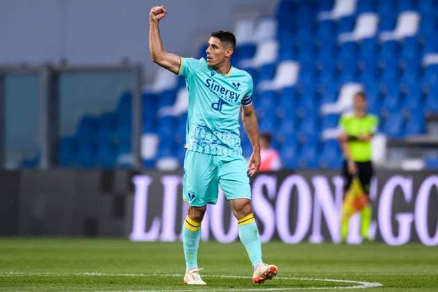 Spezia Calcio v Hellas Verona FC - Serie A Davide Faraoni of Hellas Verona FC celebrates after scoring a goal during the Serie A relegation play-off football match between Spezia Calcio and Hellas Verona FC. Reggio Emilia Italy Copyright: xNicolòxCampox