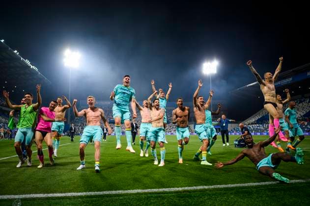 Spezia Calcio v Hellas Verona FC - Serie A Players of Hellas Verona FC celebrate the victory at the end of the Serie A relegation play-off football match between Spezia Calcio and Hellas Verona FC. Reggio Emilia Italy Copyright: xNicolòxCampox