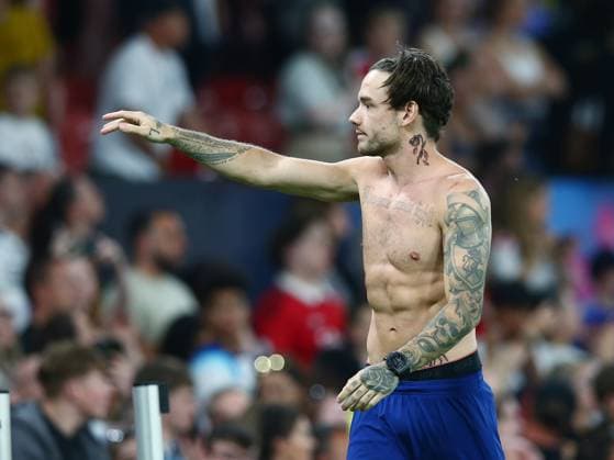 Mandatory Credit: Photo by Matt West Shutterstock (13949253bh) Liam Payne of Soccer Aid England at the end of the game England XI v World XI, Soccer Aid for Unicef 2023, Football, Old Trafford, Manchester, UK - 11 Jun 2023 EDITORIAL USE ONLY No use with unauthorised audio, video, data, fixture lists, club league logos or live services. Online in-match use limited to 120 images, no video emulation. No use in betting, games or single club league player publications. England XI v World XI, Soccer Aid for Unicef 2023, Football, Old Trafford, Manchester, UK - 11 Jun 2023 EDITORIAL USE ONLY No use with unauthorised audio, video, data, fixture lists, club league logos or live services. Online in-match use limited to 120 images, no video emulation. No use in betting, games or single club league player publications.  Copyright: xMattxWest Shutterstockx 13949253bh