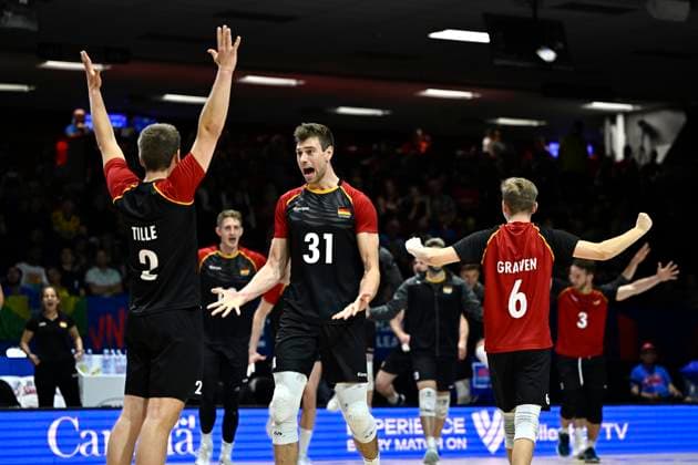 Sport Themen der Woche KW23 Sport Bilder des Tages June 11, 2023, Ottawa, ON, CAN: Germany s Yan Bohme (31) celebrates with teammates after defeating Canada during Volleyball Nations League action in Ottawa, on Sunday, June 11, 2023. Yan Bohme  - ZUMAc35_ 20230611_zaf_c35_169 Copyright: xJustinxTangx