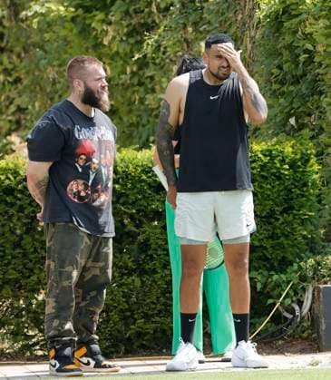 12.06.2023, Boss Open, ATP, Tennis Herren Tour, Tennis, Weissenhof Stuttgart, im Bild: Nick Kyrgios (CAN) mit sein Physio