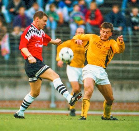 RECORD DATE NOT STATED Aus 2. BL.Saison 1995 96 Hannover 96 - FC Carl-Zeiss Jena 1:1 am 11.11.1995. Im Foto: Han96 Spieler ist Christof Babatz *** From 2 BL season 1995 96 Hannover 96 FC Carl Zeiss Jena 1 1 on 11 11 1995 In photo Han96 player is Christof Babatz