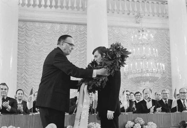 Moscow, USSR. President of the International Chess Federation Max Euwe awards Soviet chess player, international grandmaster Anatoly Karpov (L-R front) with the title of world chess champion in the Hall of Columns of the House of Unions. Vladimir Savostyanov TASS  32483381