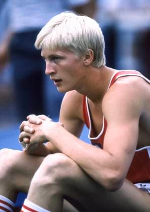 Stuttgart, Federal Republic of Germany. Russian athlete Maxim Tarasov wins the third place in the pole vault event during the 1993 World Championships in Athletics at the Gottlieb Daimler Stadion. Robert Maximov TASS  59658319