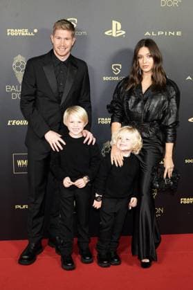 Ballon d Or 2022 - Paris Kevin De Bruyne and his wife Michele Lacroix with their children arrive at the Ballon dOr 2022 Ceremony at the Chatelet theater, on October 17, 2022 in Paris, France. Photo by David Niviere ABACAPRESS.COM PARIS France  Copyright: xNivierexDavid ABACAPRESS.COMx 828665_059 NivierexDavid ABACAPRESS.COMx 828665_059