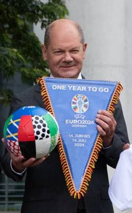 Fussball, Saison 2022 2023, Fototermin UEFA EURO, EM, Europameisterschaft,Fussball 2024, Bundeskanzler Olaf Scholz, 14.06. 2023, Copyright: xSebastianxRäppold MatthiasxKochx