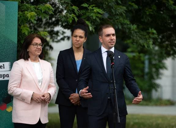 Fussball, Saison 2022 2023, Fototermin UEFA EURO, EM, Europameisterschaft,Fussball 2024, v. l. Heike Ullrich (Generalsekretärin des DFB), Celia Sasic (Integrationsbotschafterin und Special Advisor für die EURO 2024), Philipp Lahm (Turnierdirektor EURO 2024), 14.06. 2023, Copyright: xSebastianxRäppold MatthiasxKochx