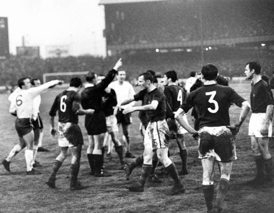 Chelsea v Barcelona Arguments rage and Chelsea v Barcelona Arguments rage and the Swiss referee Othmar Huber is surrounded by hot-tempered players at Stamford Bridge, London. The trouble started when Barcelona left-back Silvestre Eladio (No.3) was ordered off by the referee for hacking at John Hollins, the Chelsea right-half. Amongst the Chelsea players in the picture are left-half, Ron Harris (No.6), and centre-half, Marvin Hinton. For Barcelona, left-half Montesinos (No.6), centre-half Torres, right-half Gallego. Chelsea won the game 2-0, but meet the Spaniards once more in a play-off. 12th May 1966, Credit:TALKING Photoshot Avalon Great Britain, Checked  Copyright: xTALKINGxSPORT Photoshotx xAvalonx PHT_OBIT_Footballer_John_Hollins_503936600